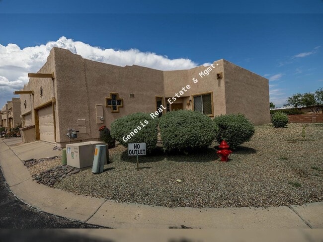 Building Photo - 606 W Woodfield Ct