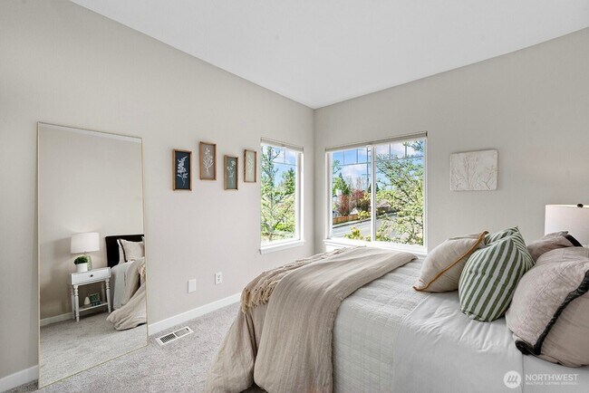 Building Photo - 401 S 51st Ct