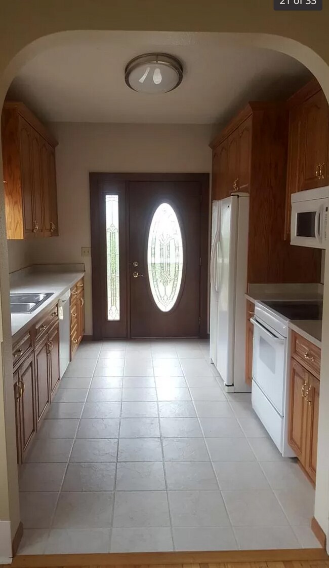 Building Photo - 814 11th Ave N