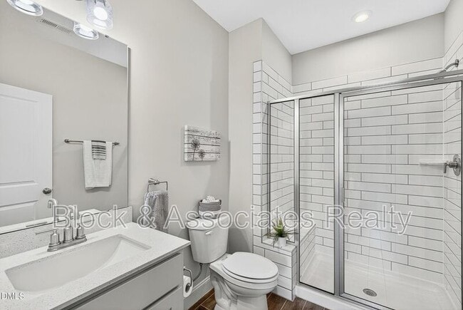 Building Photo - 236 Lily Oak Dr
