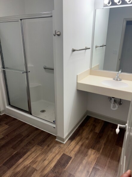 Building Photo - 415 Stewart Ct