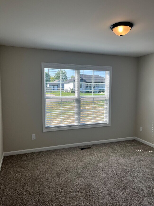 Building Photo - 109 Thacker Dr