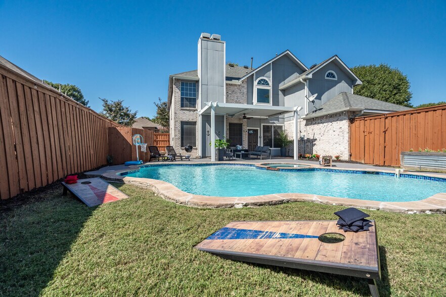 Backyard Pool - 707 Cottonwood Bend Dr