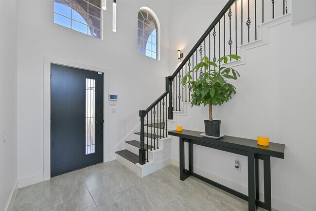 Building Photo - 2007 Que Manor Dr