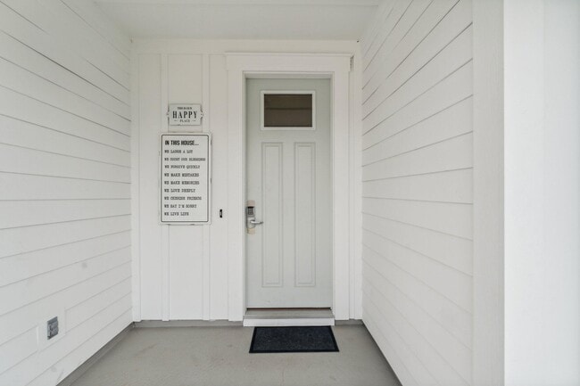 Building Photo - 712 Landing Cir