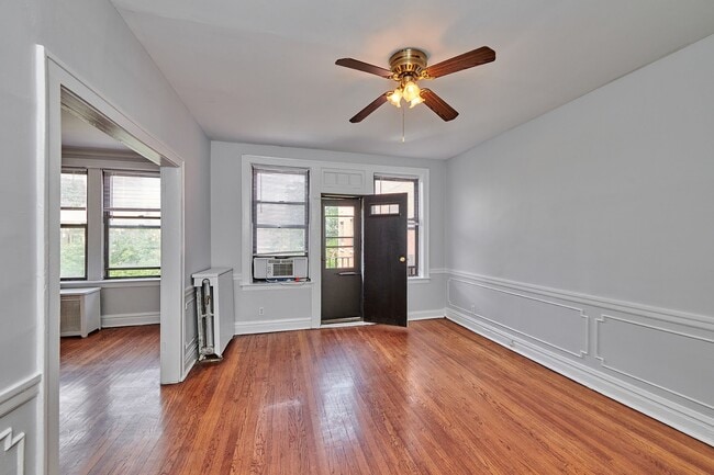 Building Photo - 5453 S Everett Ave