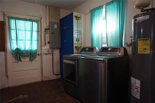 Building Photo - 9101 3rd St N