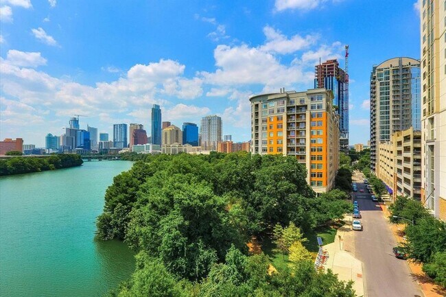 Building Photo - 54 Rainey St