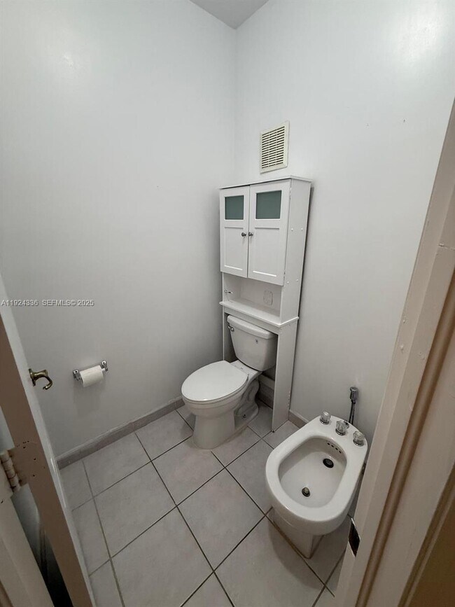 Building Photo - 5543 NW 112th Pl