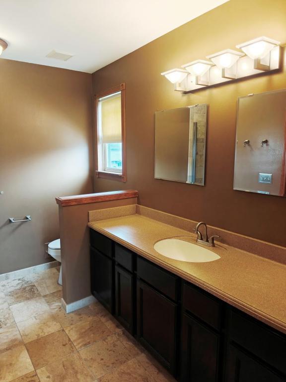 Building Photo - 43782 Nowland Dr
