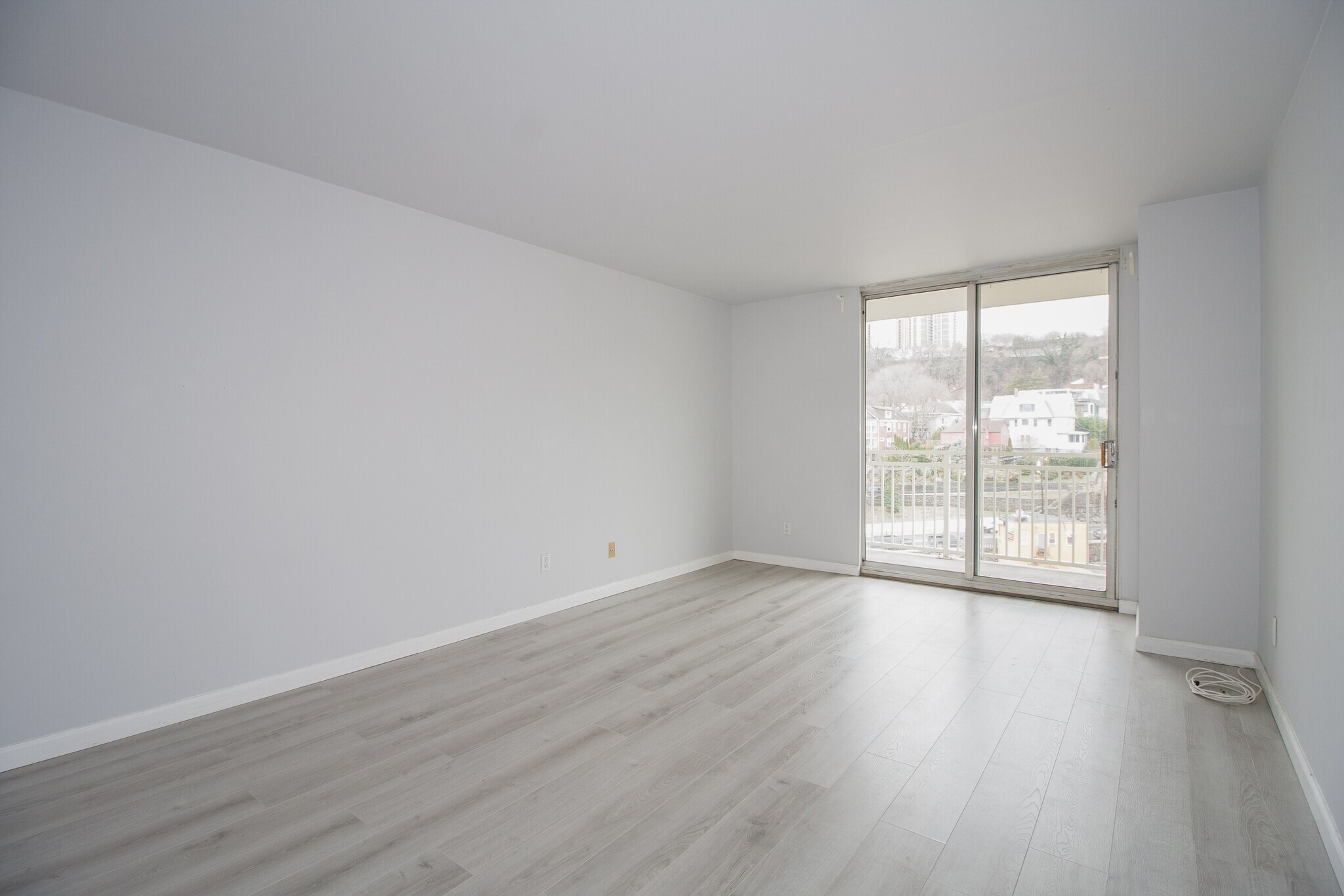 Building Photo - 1055 River Rd