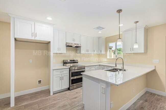 Building Photo - 413 E Southern Ave