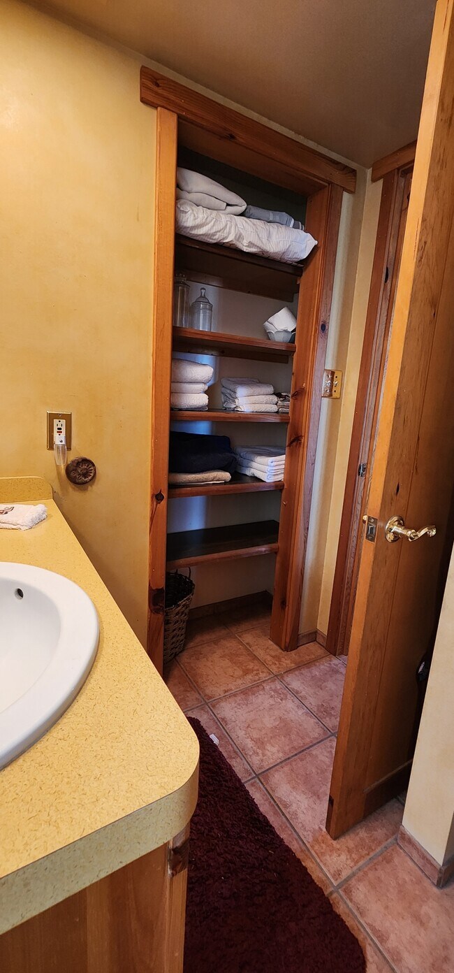 Building Photo - 27675 AZ-89