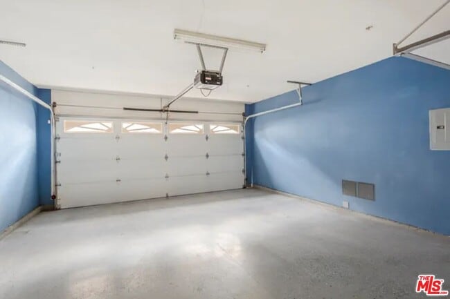 Building Photo - 12032 S Broadway