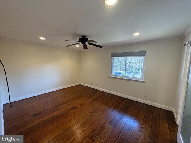 Building Photo - 1002 Worthington Dr