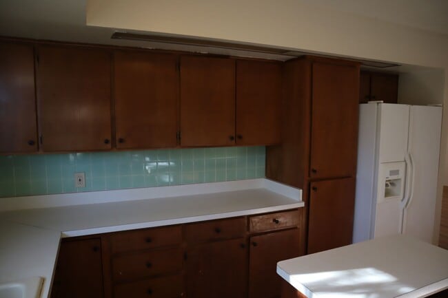 Building Photo - Livable, Lovable, & Avaiable!