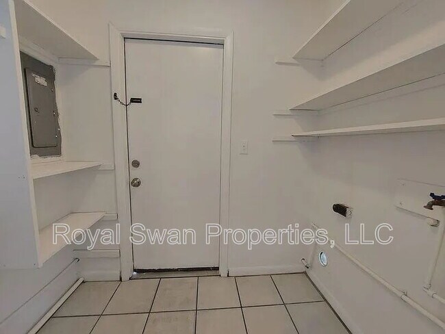 Building Photo - 1233 W Highland St