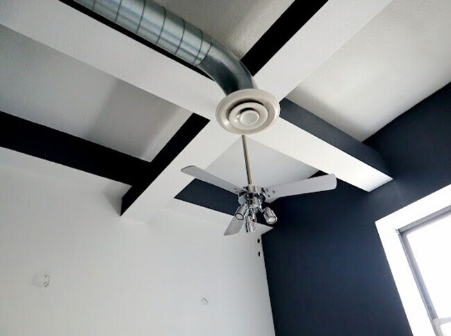 Building Photo - 335 N Superior St