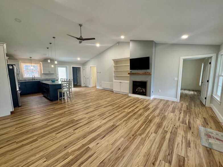 Building Photo - 49 Fort Point Cove Rd