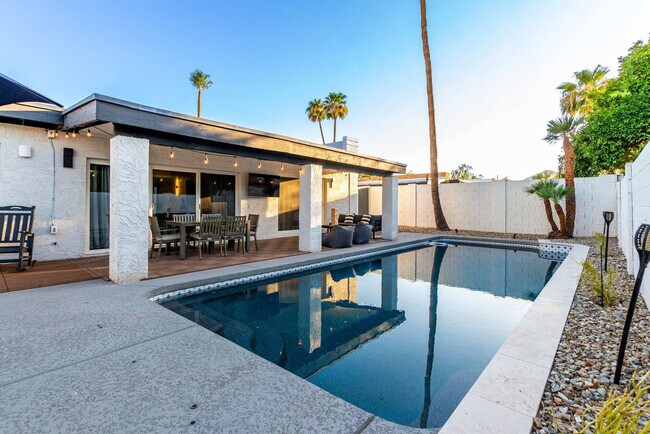 Building Photo - 7730 E Buena Terra Way
