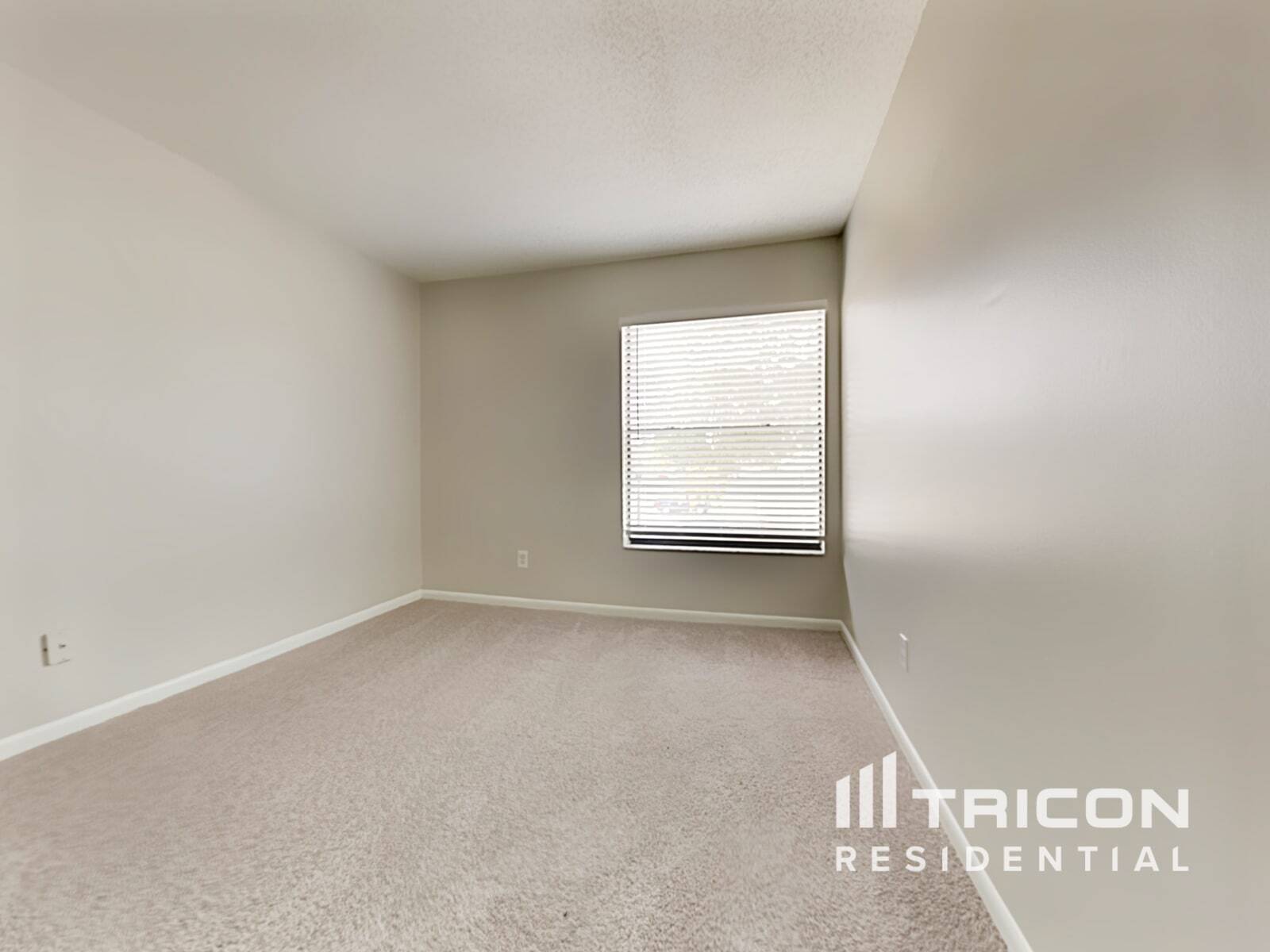 Building Photo - 4715 Grove Point Dr