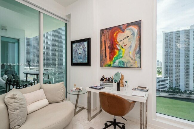 Building Photo - 900 Brickell Key Blvd