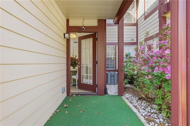 Building Photo - 904 Wentworth Ct