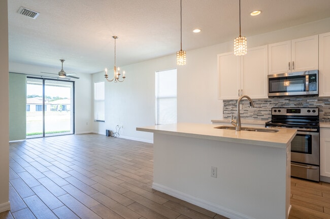 Building Photo - 8936 Madrid Cir