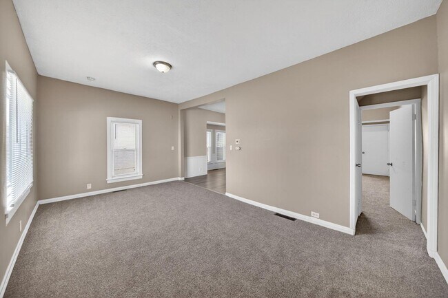Building Photo - 2117 6th Ave