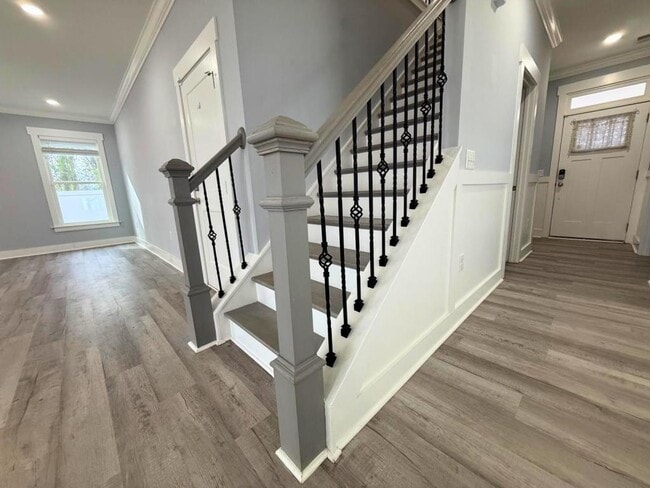 Building Photo - 6810 City View Dr