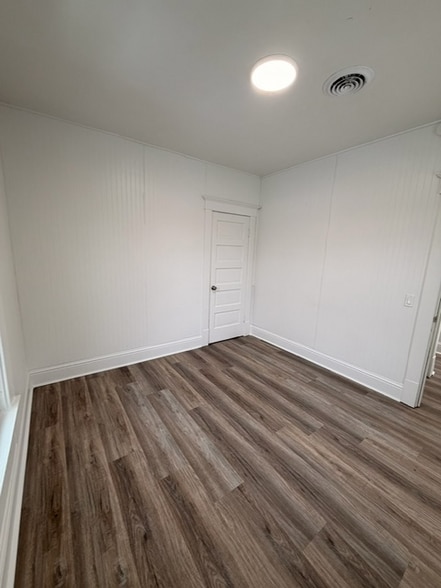 Building Photo - 1564 Laharpe St