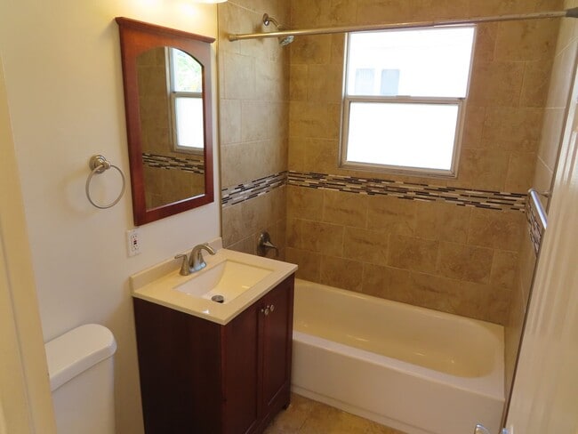 Building Photo - Three Bedroom Two Bath Home in La Mesa