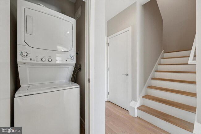 Building Photo - 120 W Oxford St