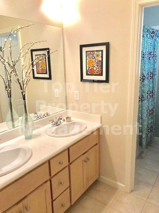 Building Photo - Very nice 4 bed, 2.5 bath, 1,885 sqft duet home in Concord available January 30th for lease!