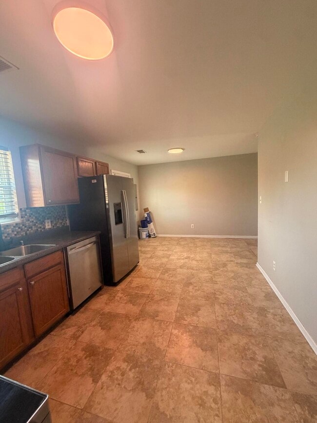 Building Photo - 523 Tecumseh Trail