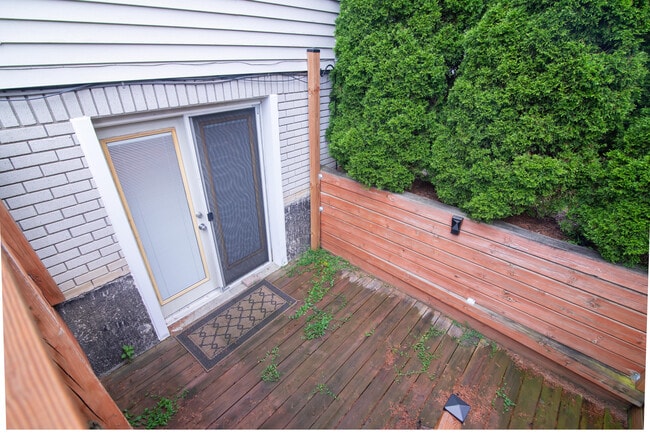 Building Photo - 40611 W 10 Mile Rd