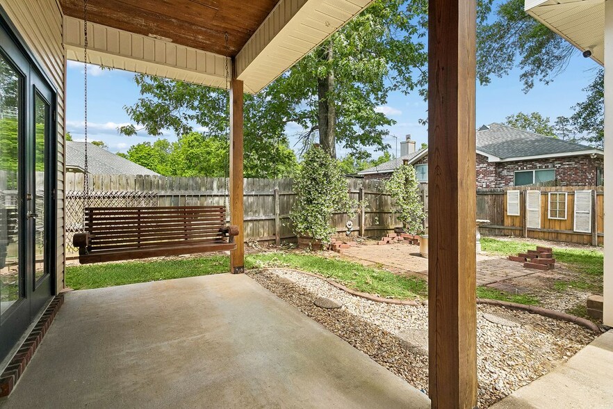 Building Photo - 1605 Labarre St