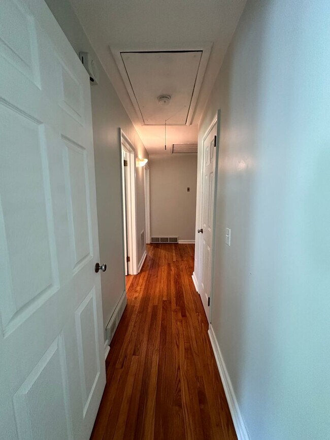Building Photo - 3221 Foxhall Rd