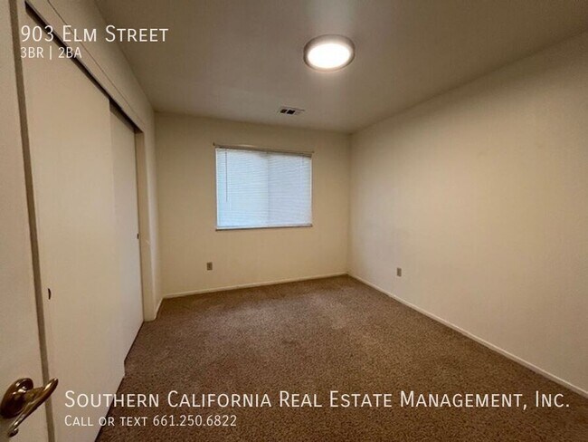 Building Photo - 903 Elm St