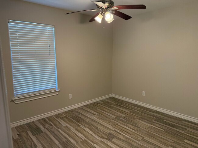 Building Photo - 1513 Sweden Ln