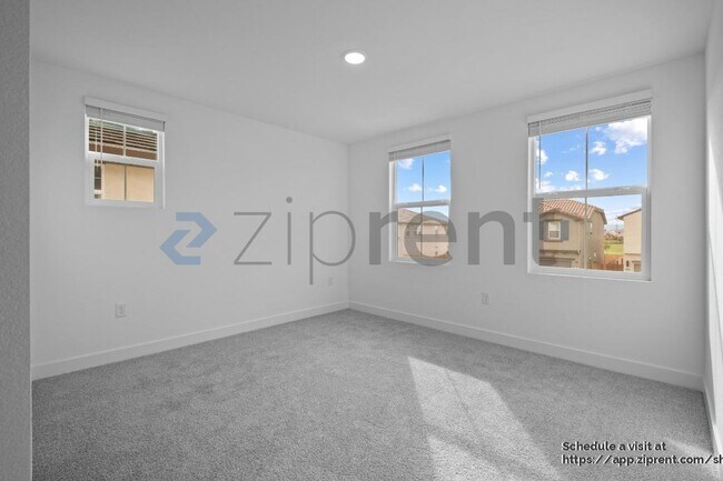 Building Photo - 365 Gold Coast Rd