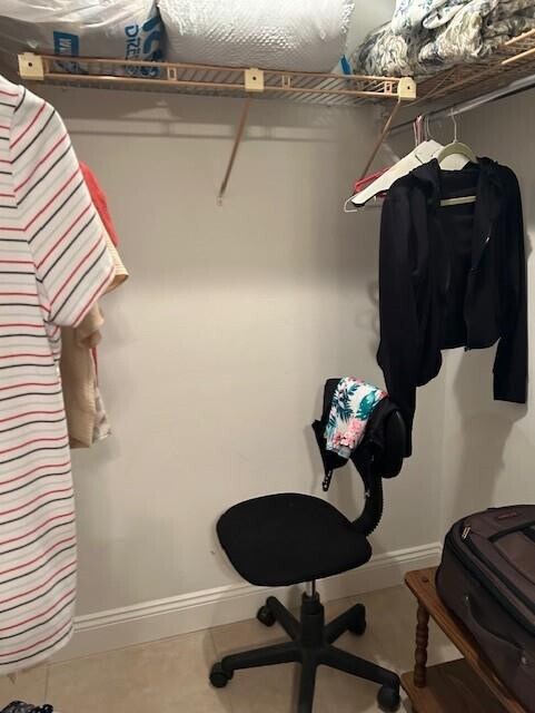 Building Photo - 2801 Somerset Dr