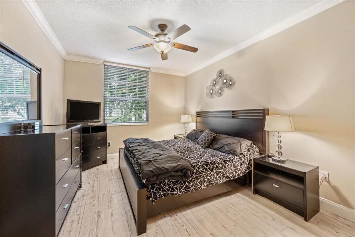 Building Photo - 720 S Sapodilla Ave