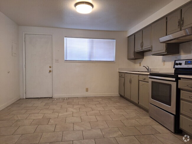 Building Photo - 1110 S Graff Cir