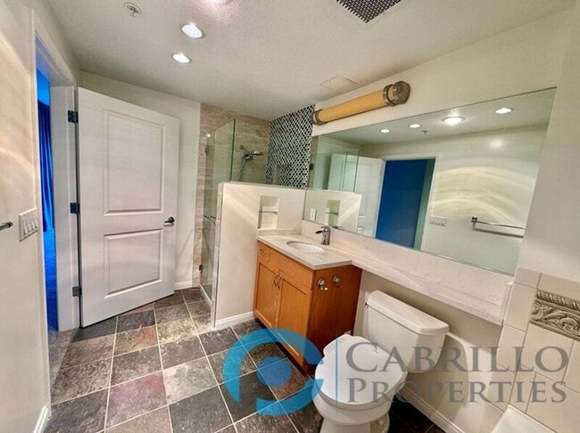 Building Photo - 850 Beech St