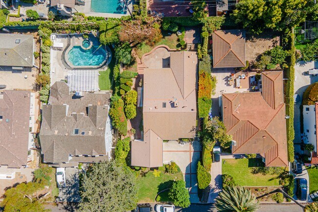 Building Photo - 4020 Vía Picaposte