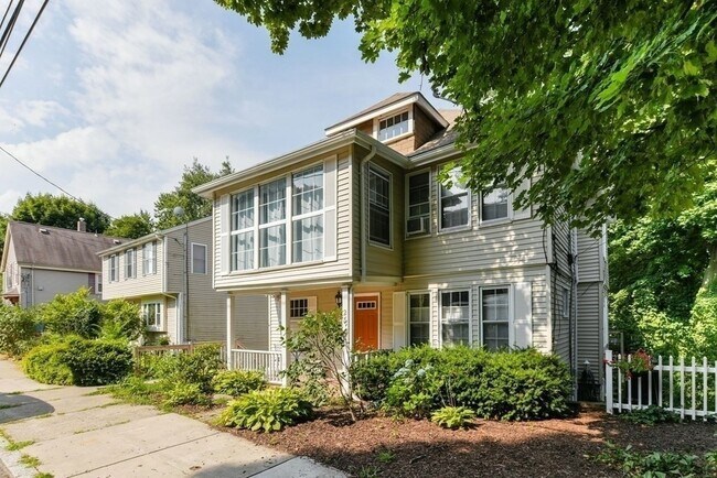 Building Photo - 25 Pinedale Rd