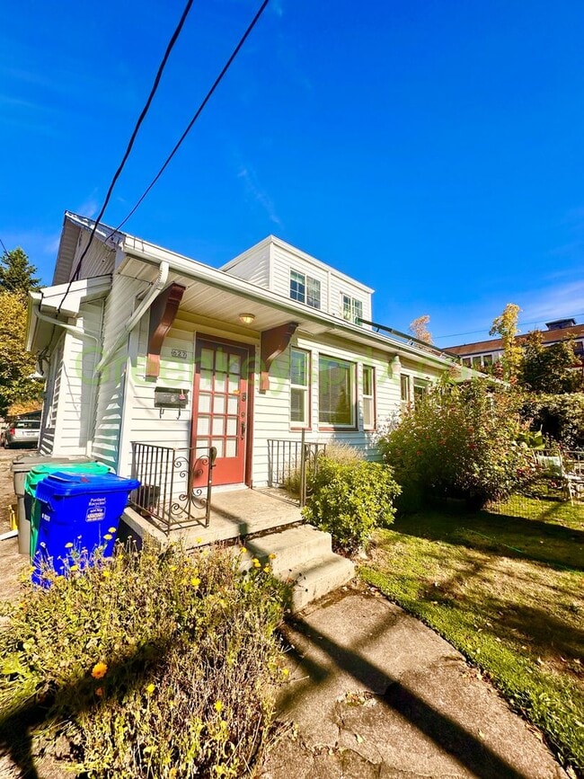 Building Photo - 3 Bed 1 Bath Unit in Ne Portland