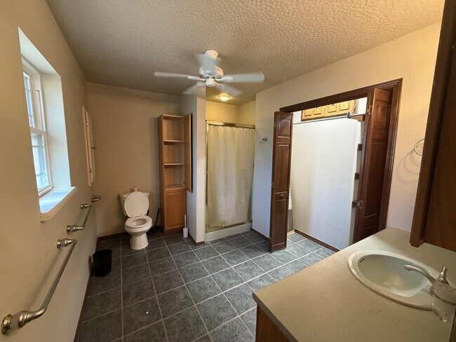 Building Photo - 708 S Monte Vista St