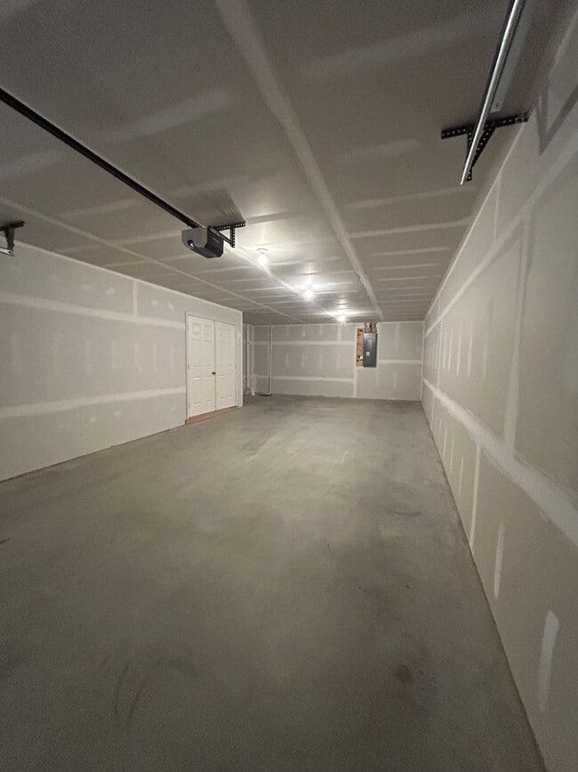 Building Photo - New End of row townhome 3 bed, 2.5 bath in Carlisle